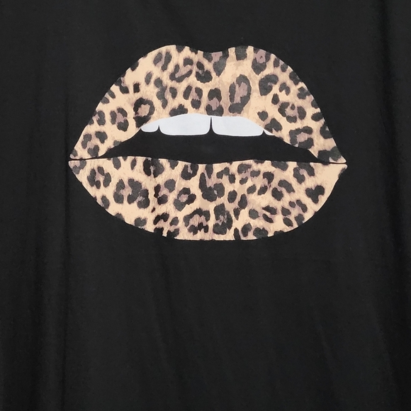 Torrid Black T-Shirt with Leopard Print Lips - Picture 2 of 4